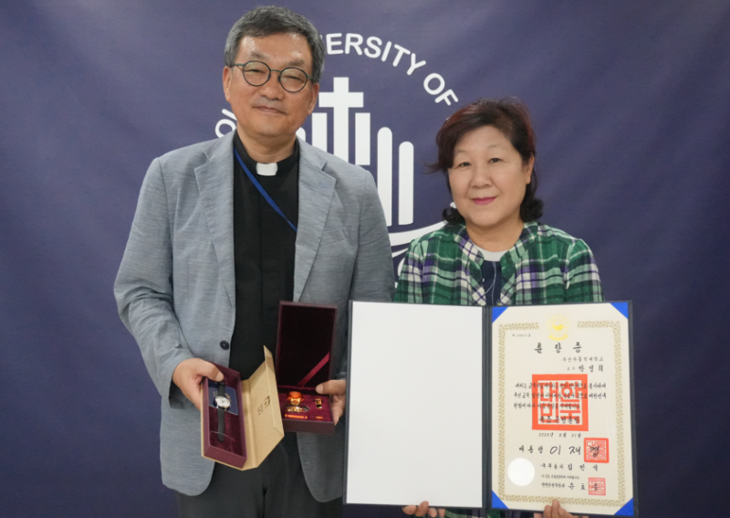 퇴직교원 정부포상 수여 썸네일 이미지